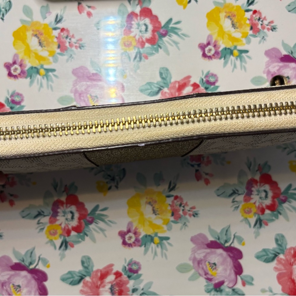 Michael Kors Logo Print Gold Canvas Vanilla Wallet - Picture 6 of 7